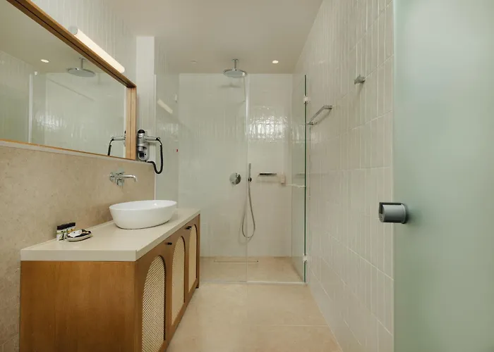 Infinity Hotel & More